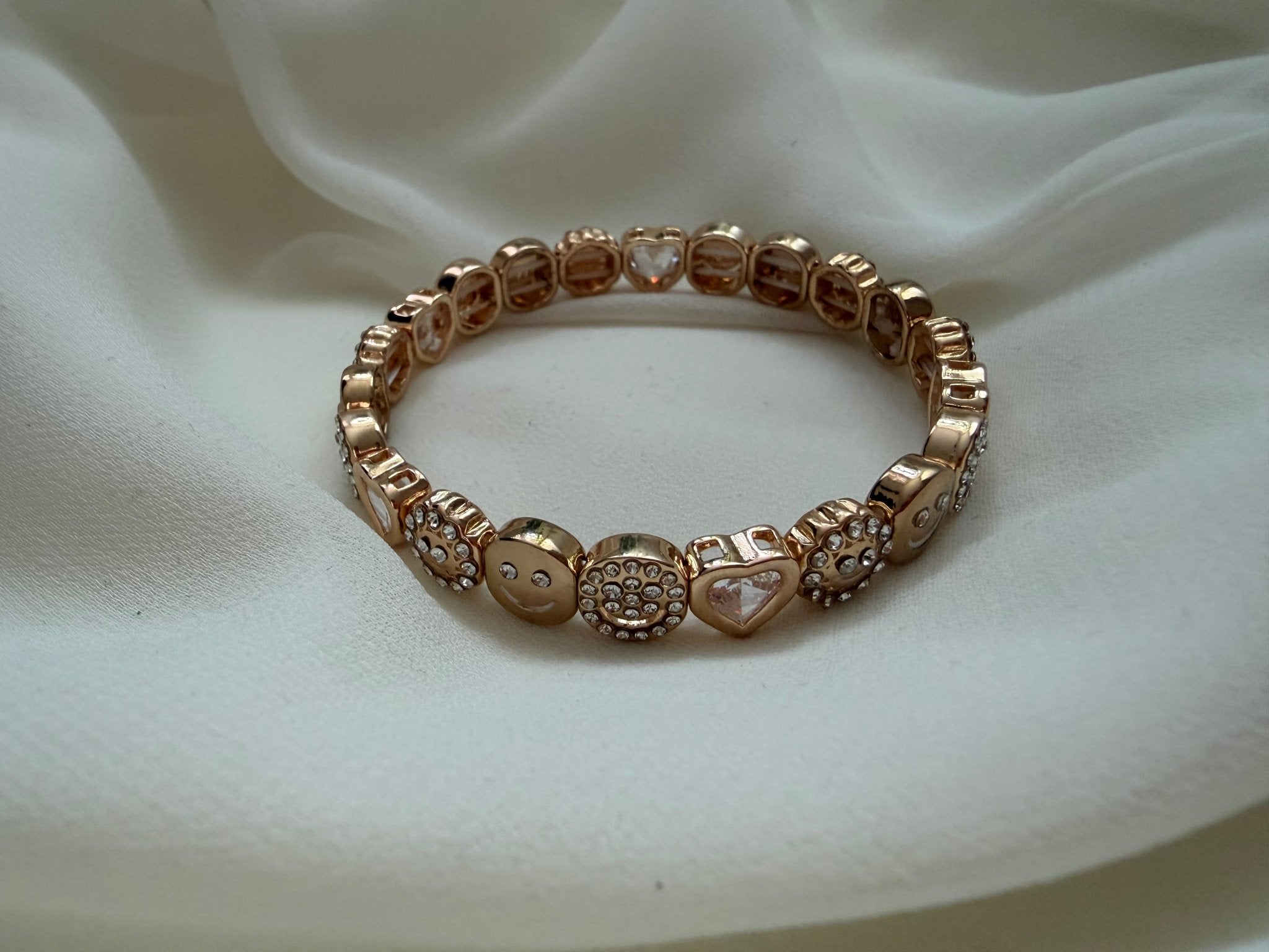 Smiley face and heart bracelet - Reen & co.Smiley face and heart bracelet