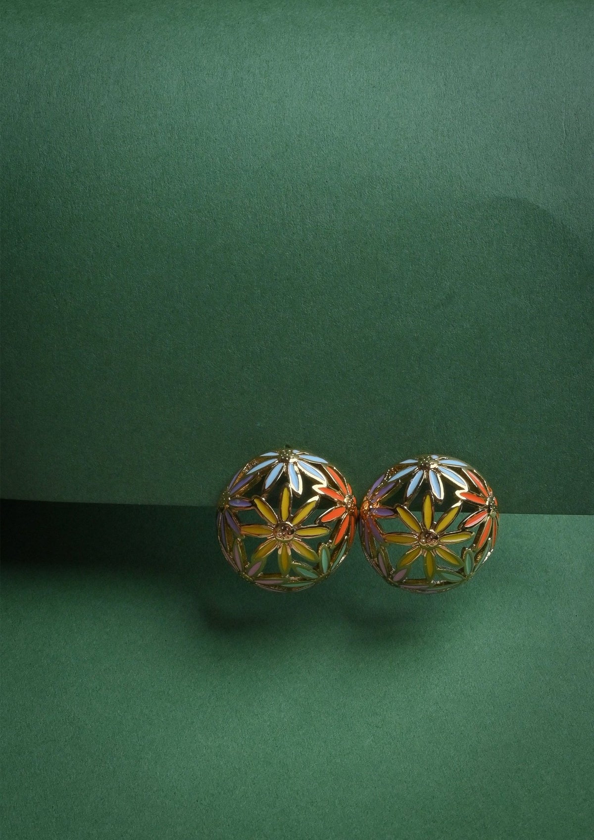Pastel flower dome studs earrings - Reen & co.Pastel flower dome studs earrings