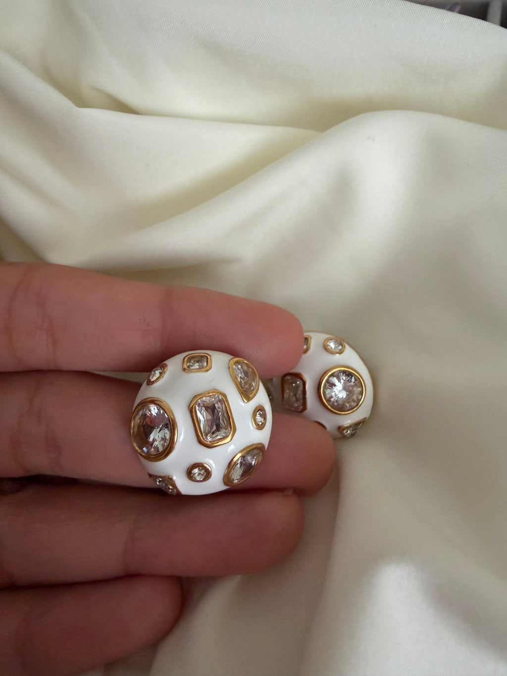 Round enamel stone studs - Reen & co.Round enamel stone studs