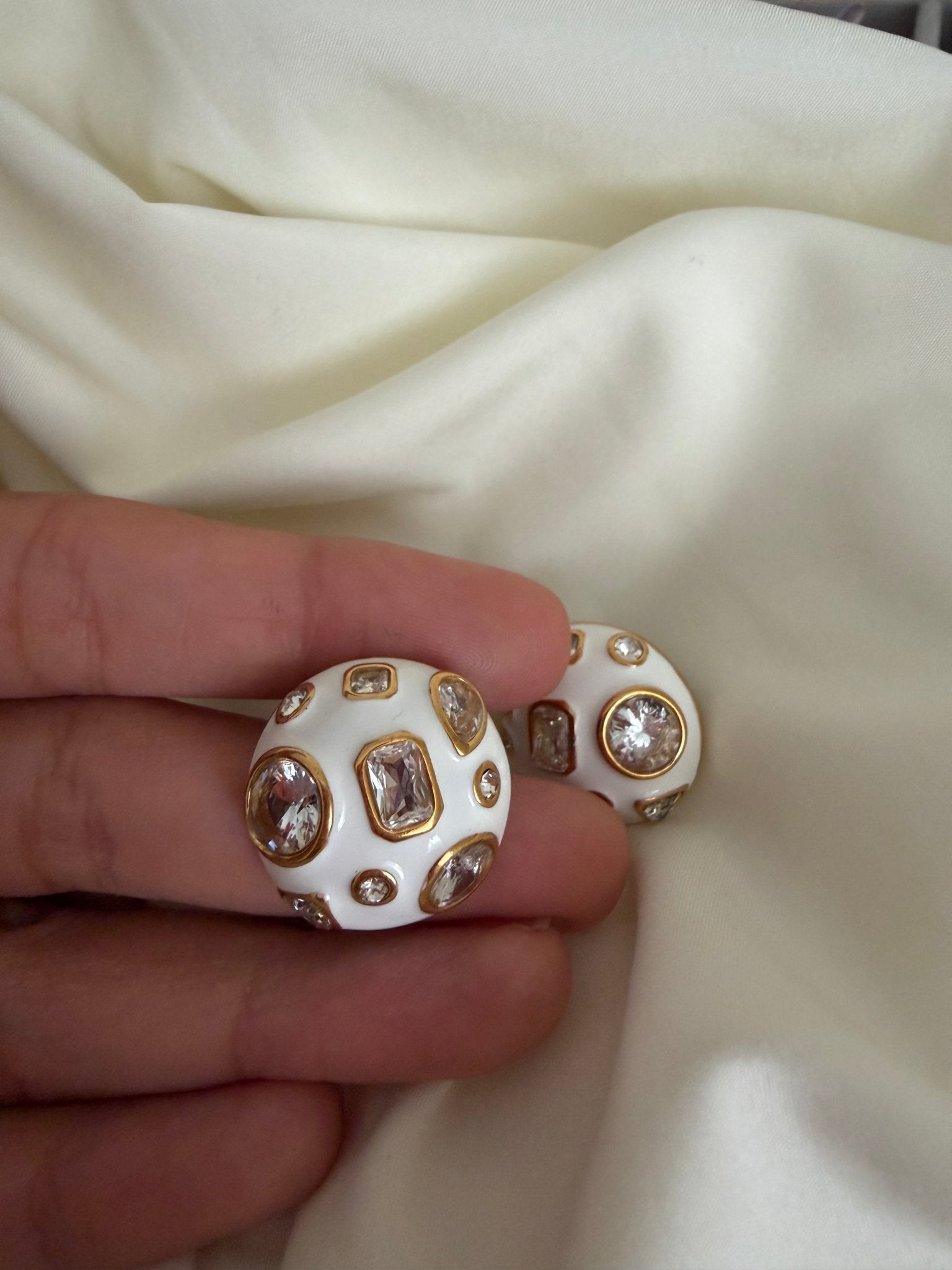 Round enamel stone studs - Reen & co.Round enamel stone studs