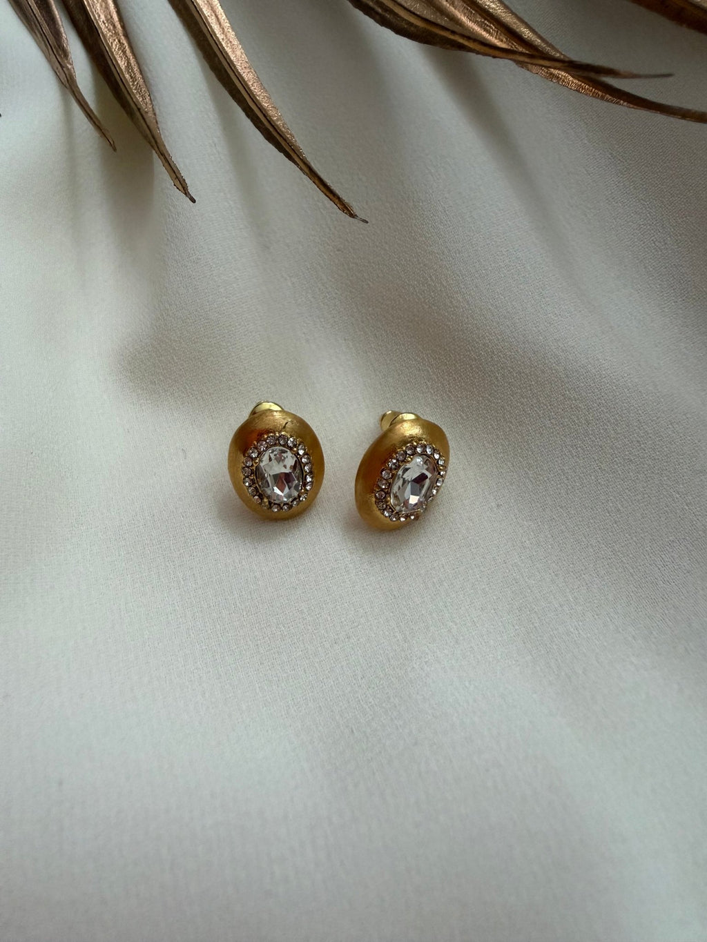 Mini gold studs - Reen & co.Mini gold studs