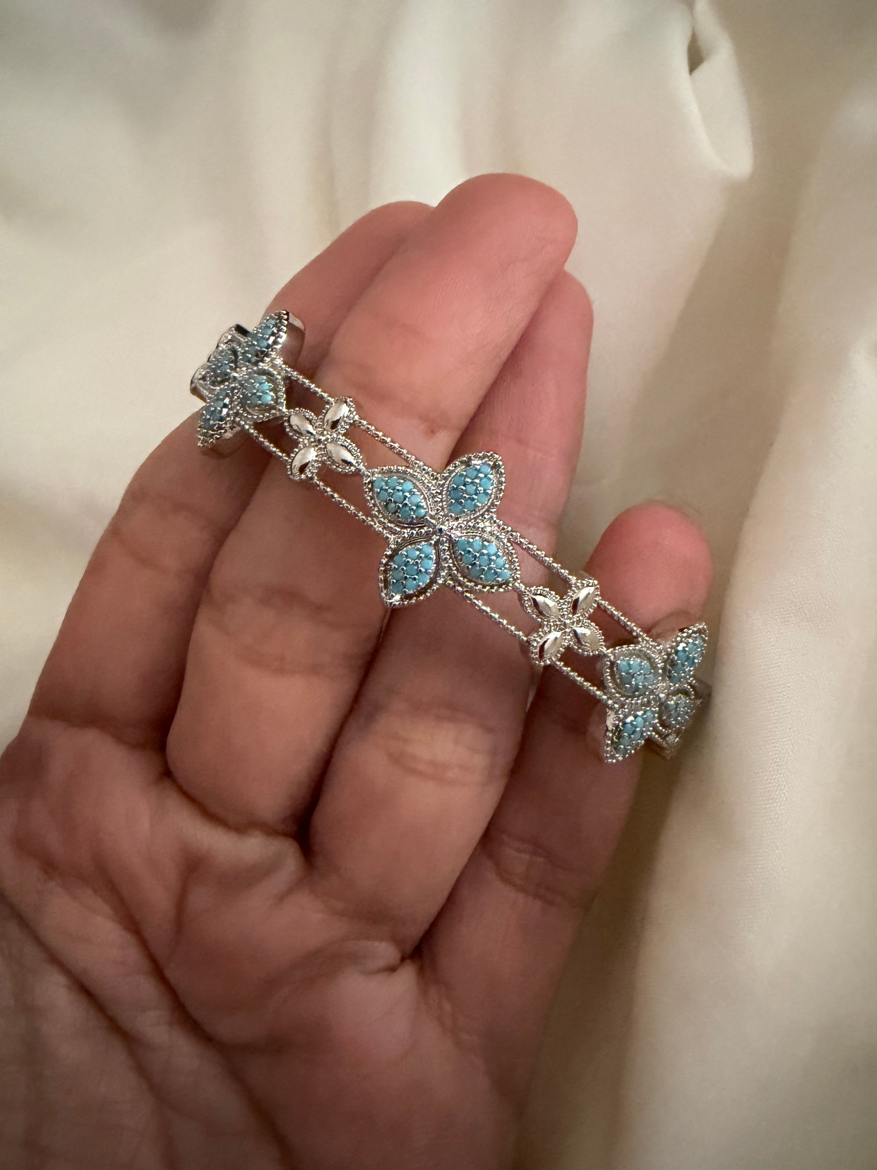 Clover bangle with rhinestones