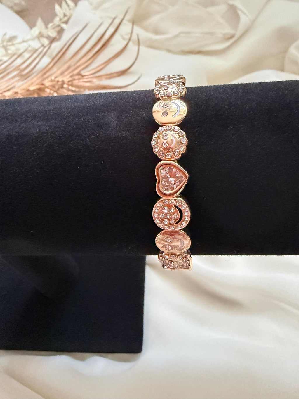 Smiley face and heart bracelet - Reen & co.Smiley face and heart bracelet