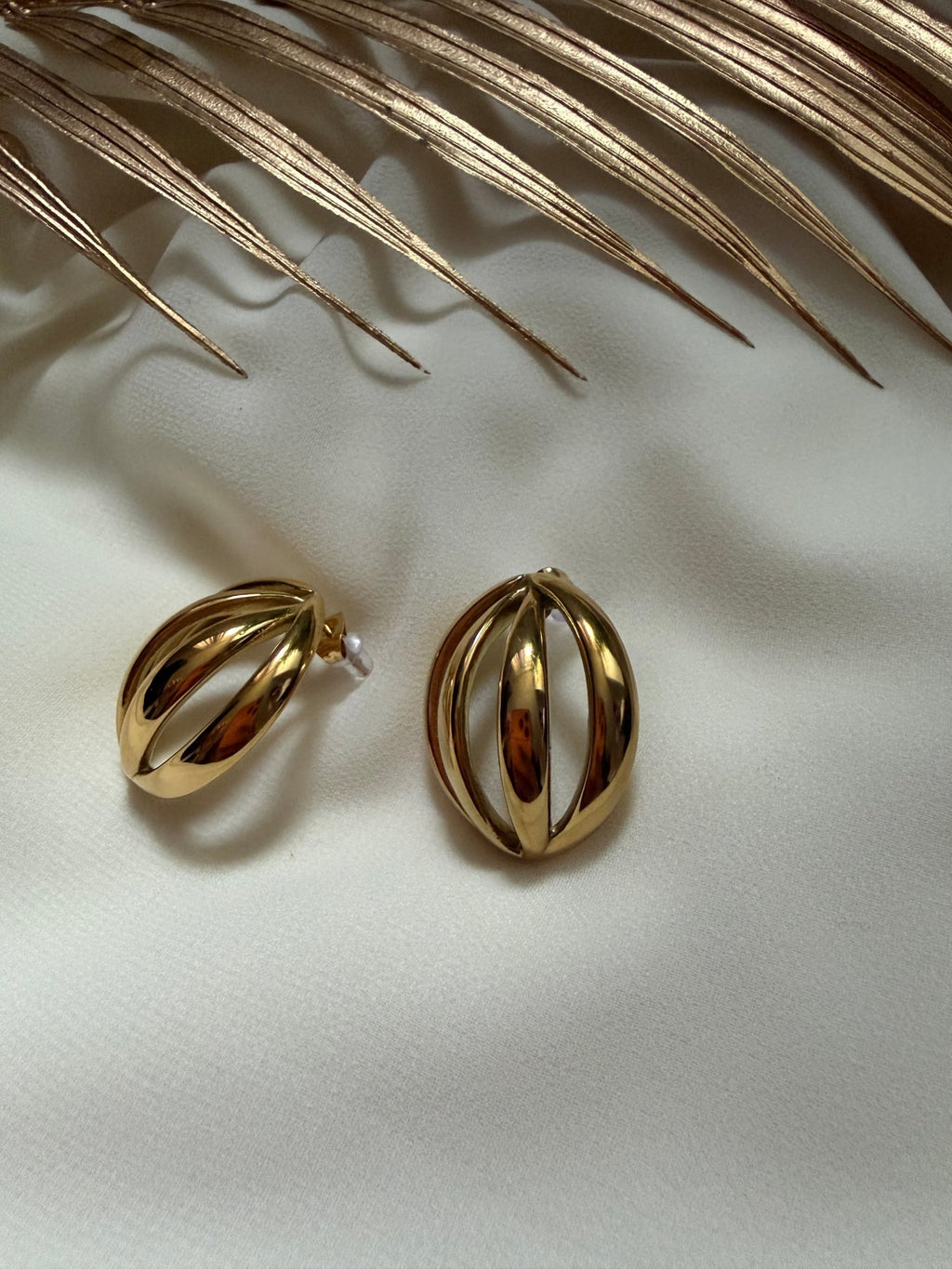 Hollow sphere earrings - Reen & co.Hollow sphere earrings