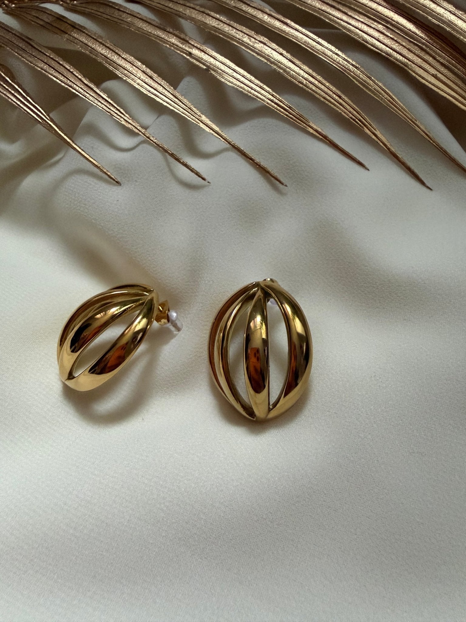 Hollow sphere earrings - Reen & co.Hollow sphere earrings