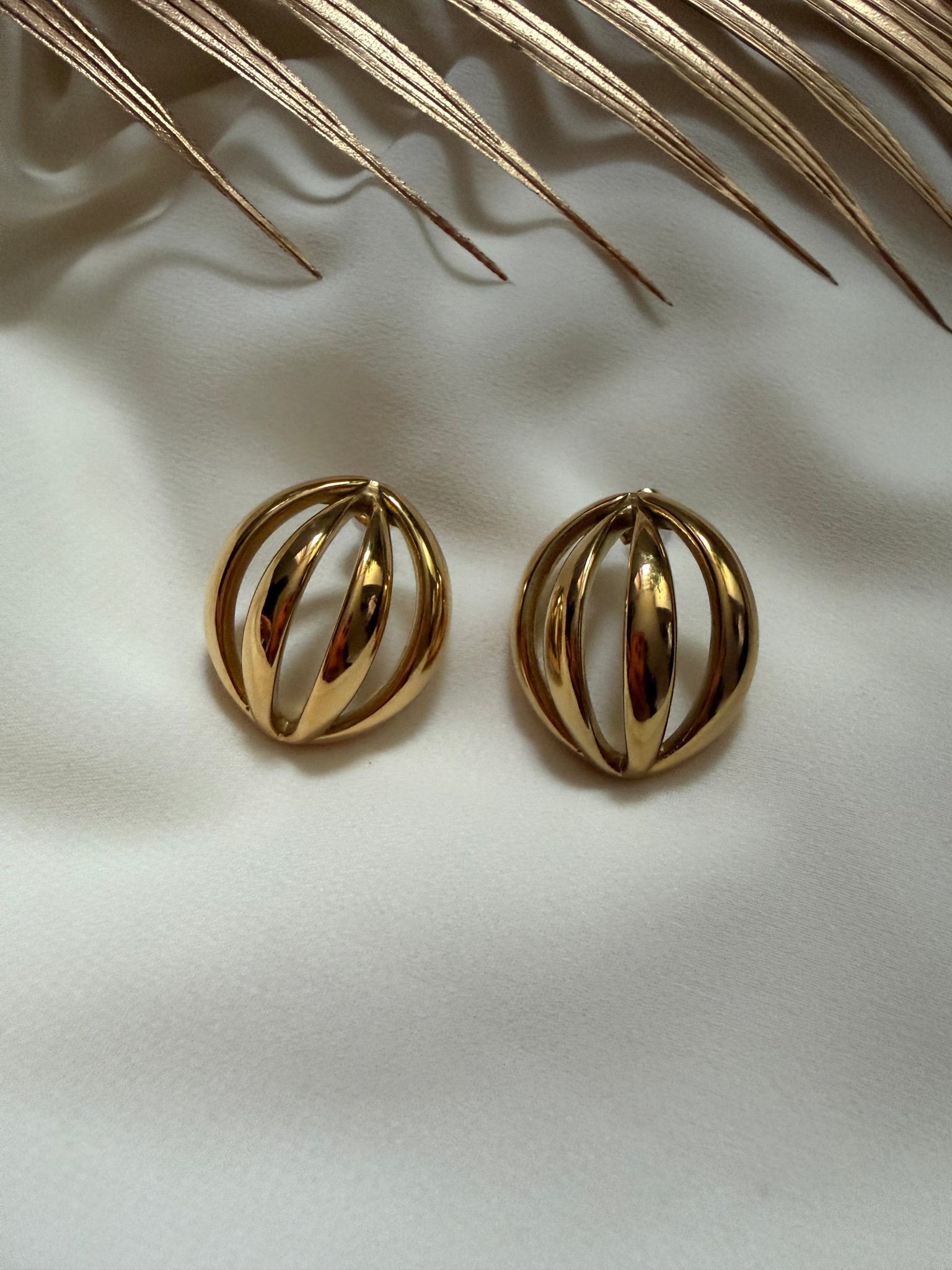 Hollow sphere earrings - Reen & co.Hollow sphere earrings